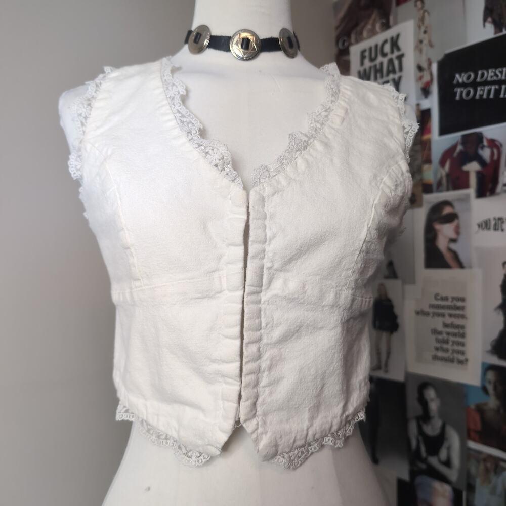 Lace Trim Cottagecore Hook and Eye Crop Vest